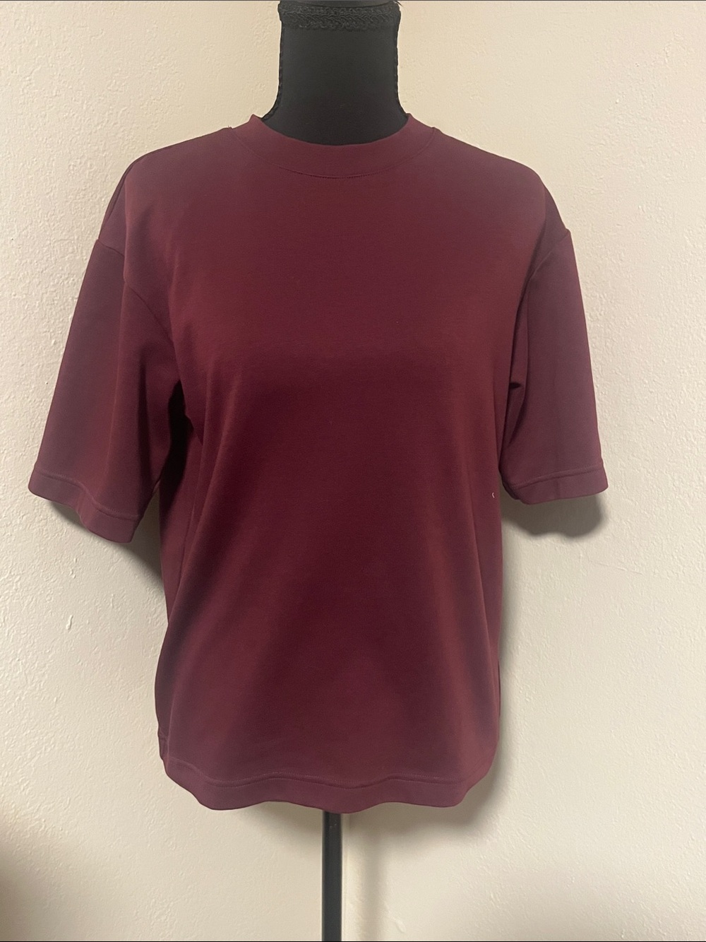 Uniqlo AIRism Crewneck Tee in Burgundy-XXS